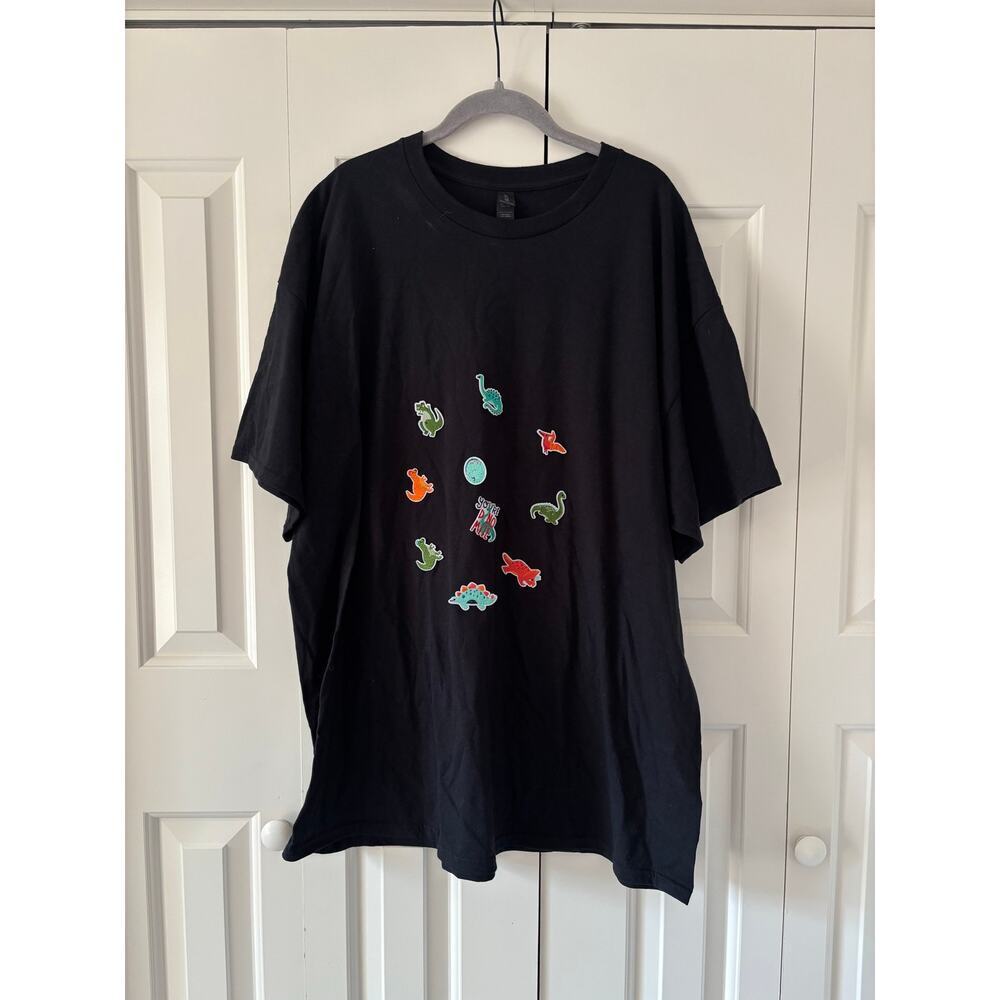 Gildan Heavy Cotton Dino Graphic T Shirt Black Size 2XL Short Sleeve Casual Tee - Picture 2 of 6